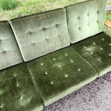 Salon scandinave de couleur vert vintage des années 70