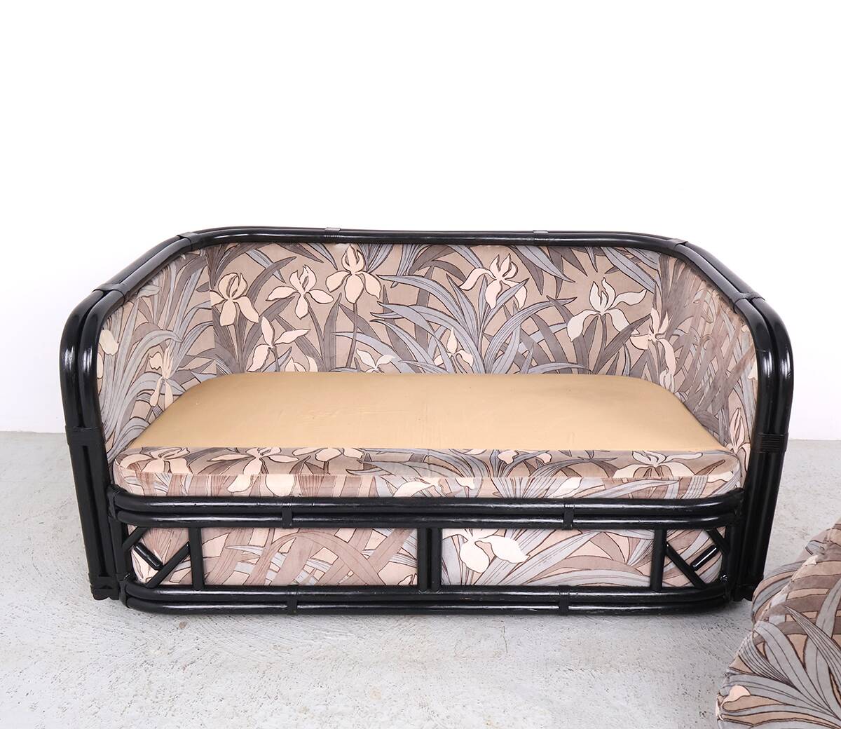 Sofa vintage en bambou 2 places avec tissu en velours floral, années 1970.