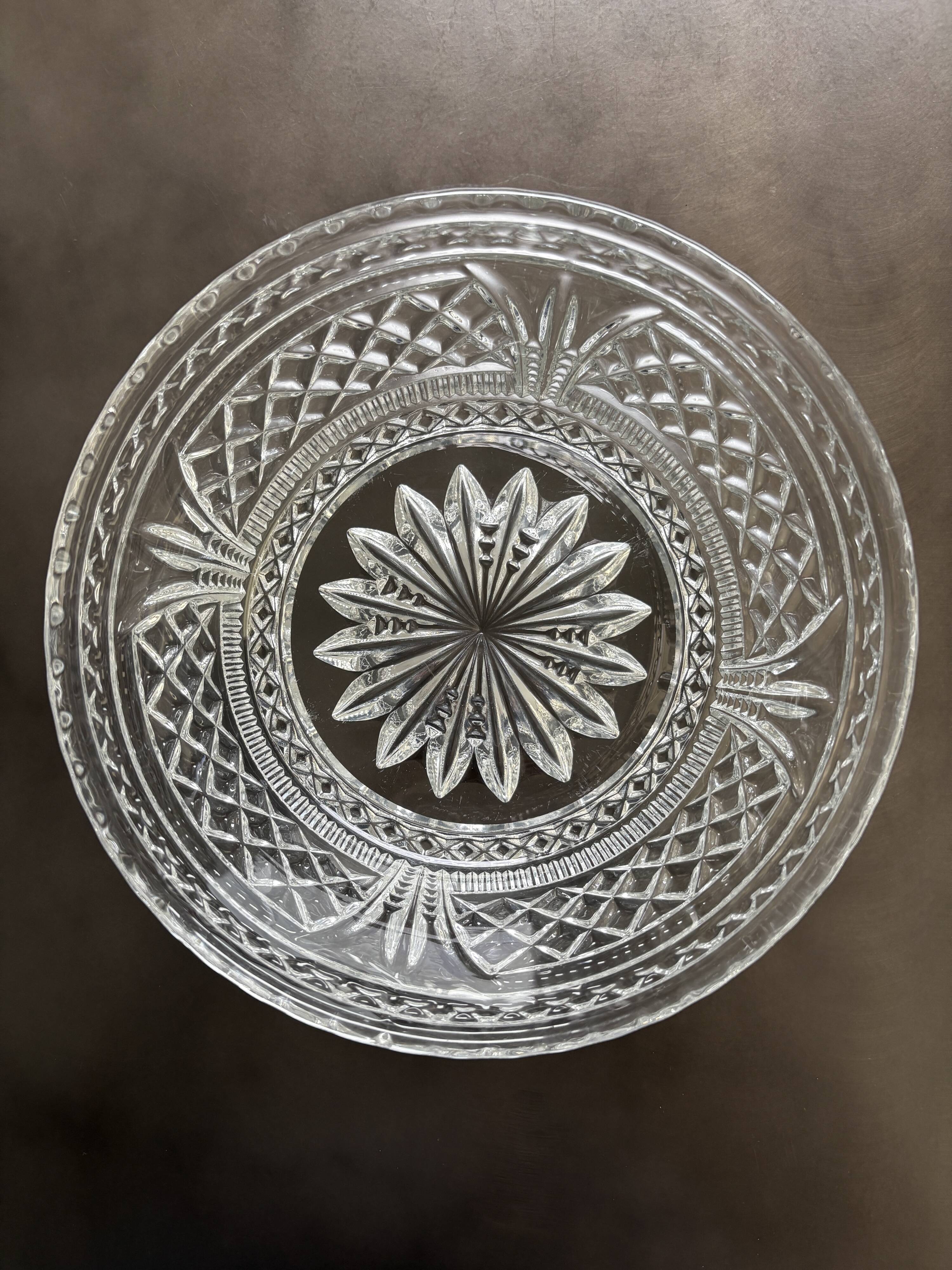 Art Deco chiseled crystal cup