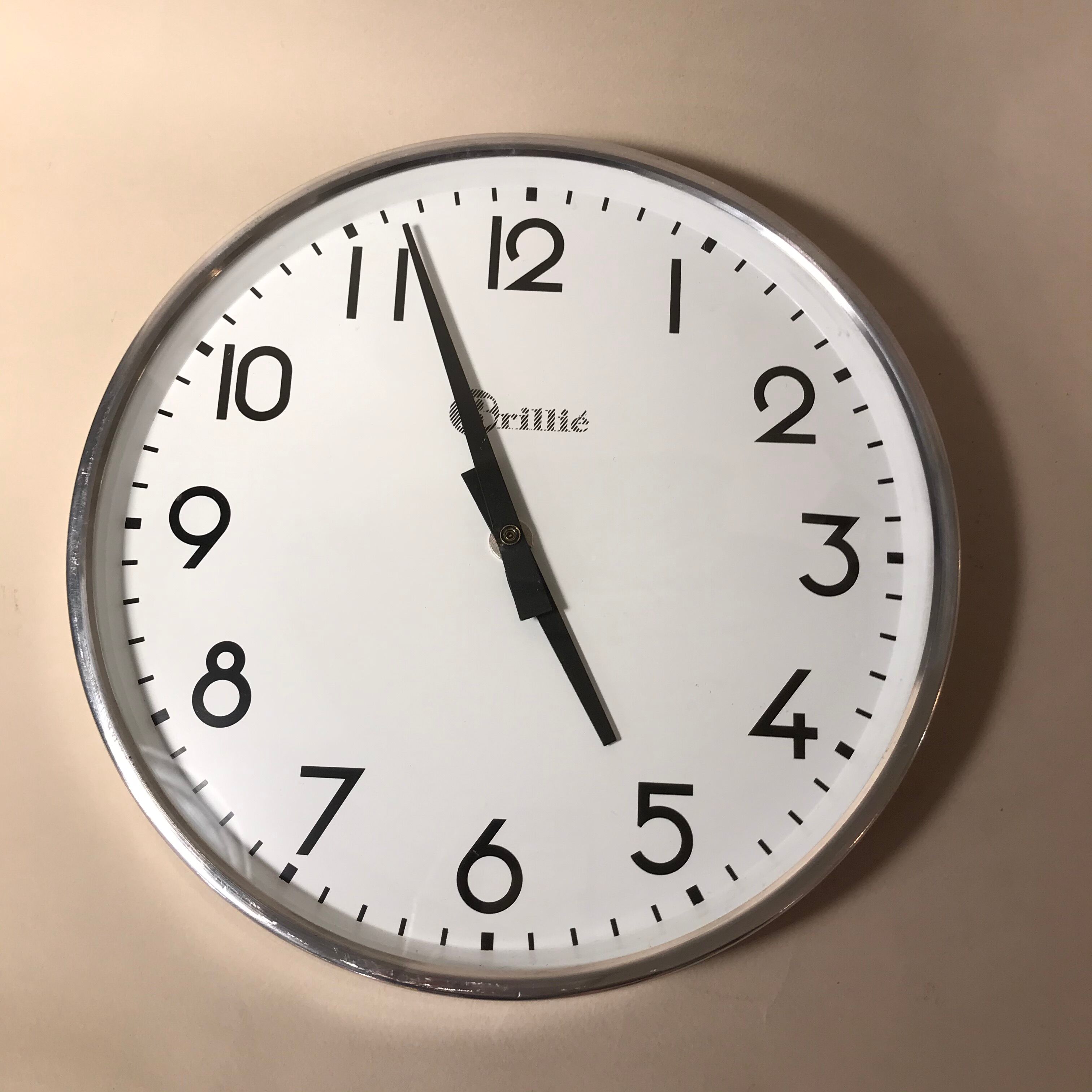 Horloge pendue Brillie industrielle 25cm