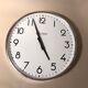 Horloge pendue Brillie industrielle 25cm