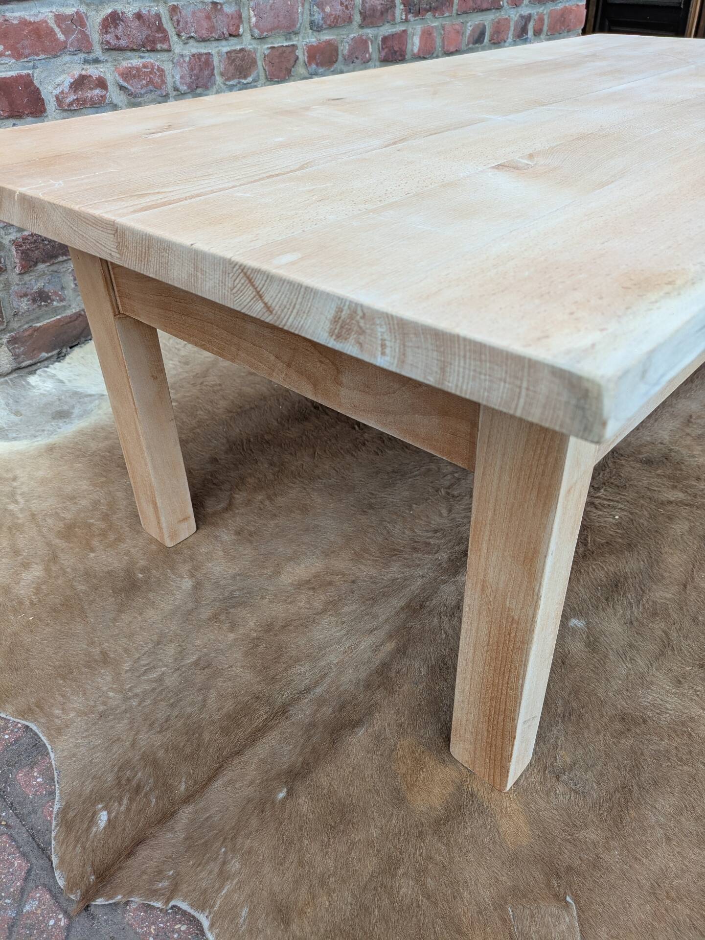 Table basse en hêtre brut