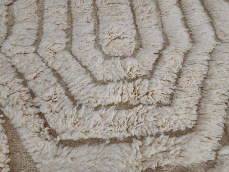 Handmade pure wool rug, size 150 x 250 cm.