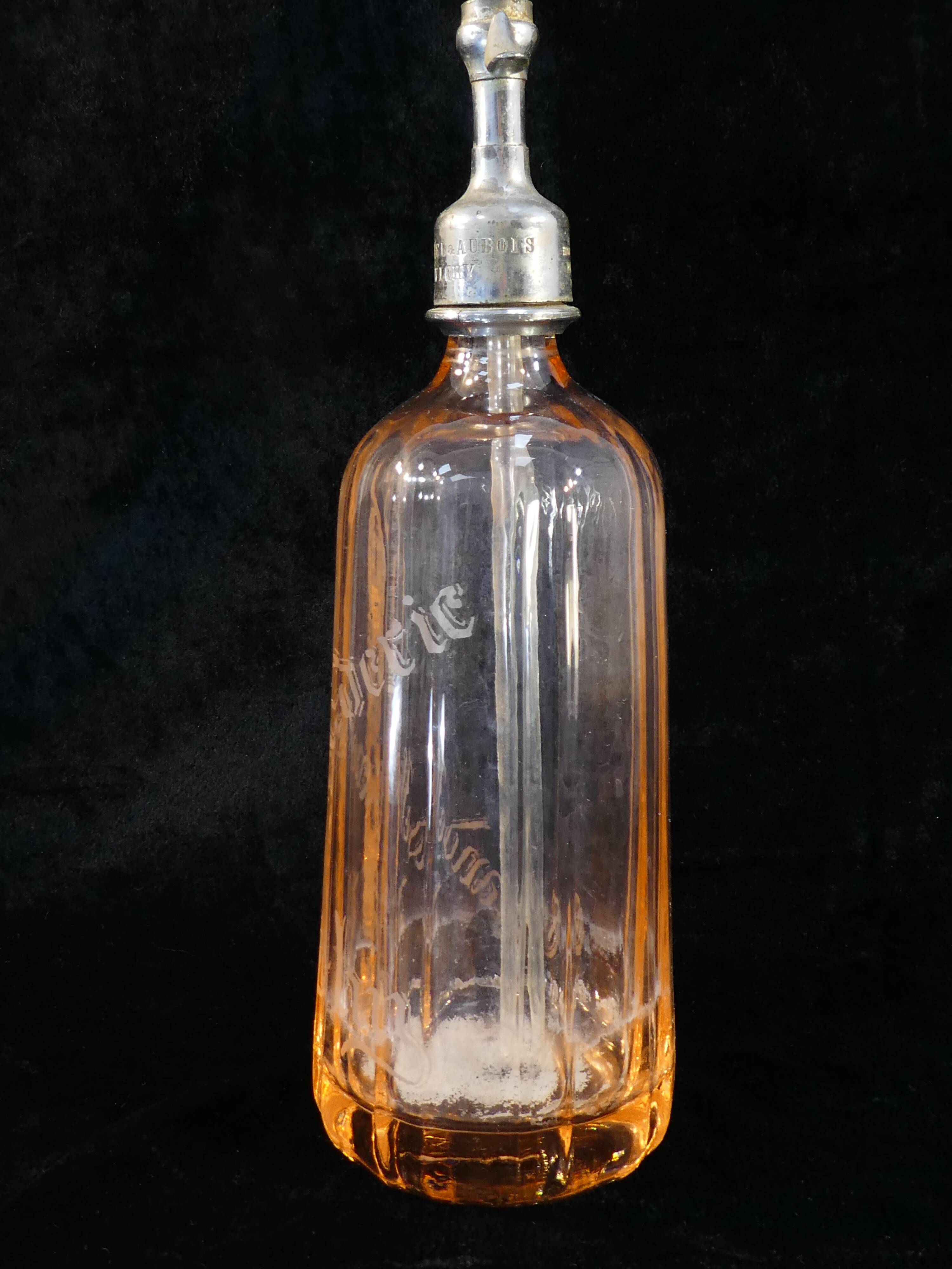 Ancien siphon de bistrot eau de seltz rose saumon grande limonade de vichy