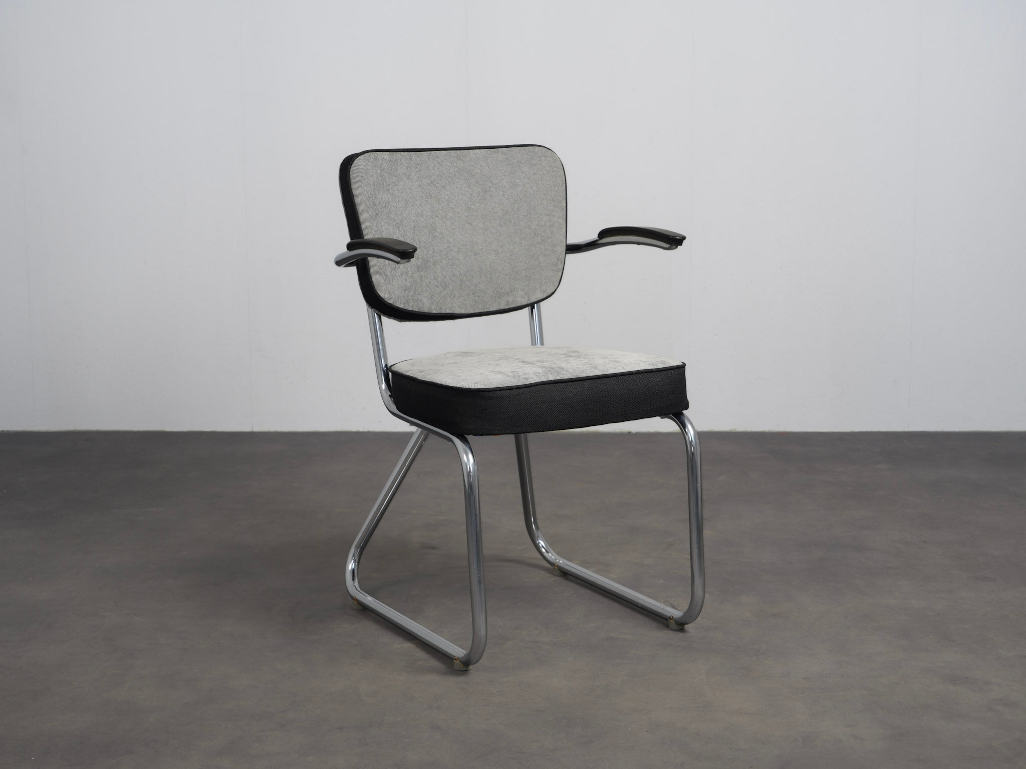 Fauteuil moderniste par Ahrend de Cirkel, Pays-Bas, années 1960.