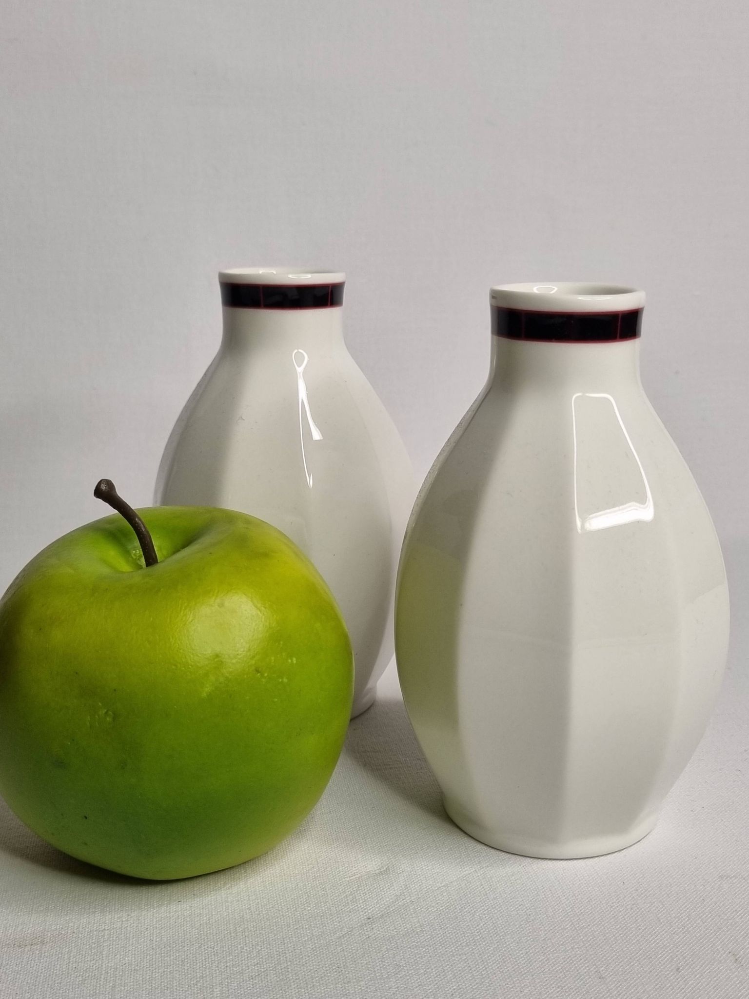 Set of 2 Villeroy & Boch porcelain bottles – GEO model, Luxembourg, 11