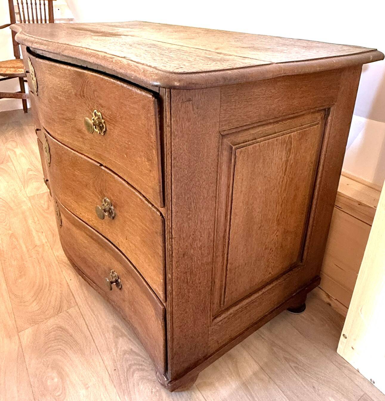Commode alsacienne XVIIIe siècle – chêne – très beau galbe