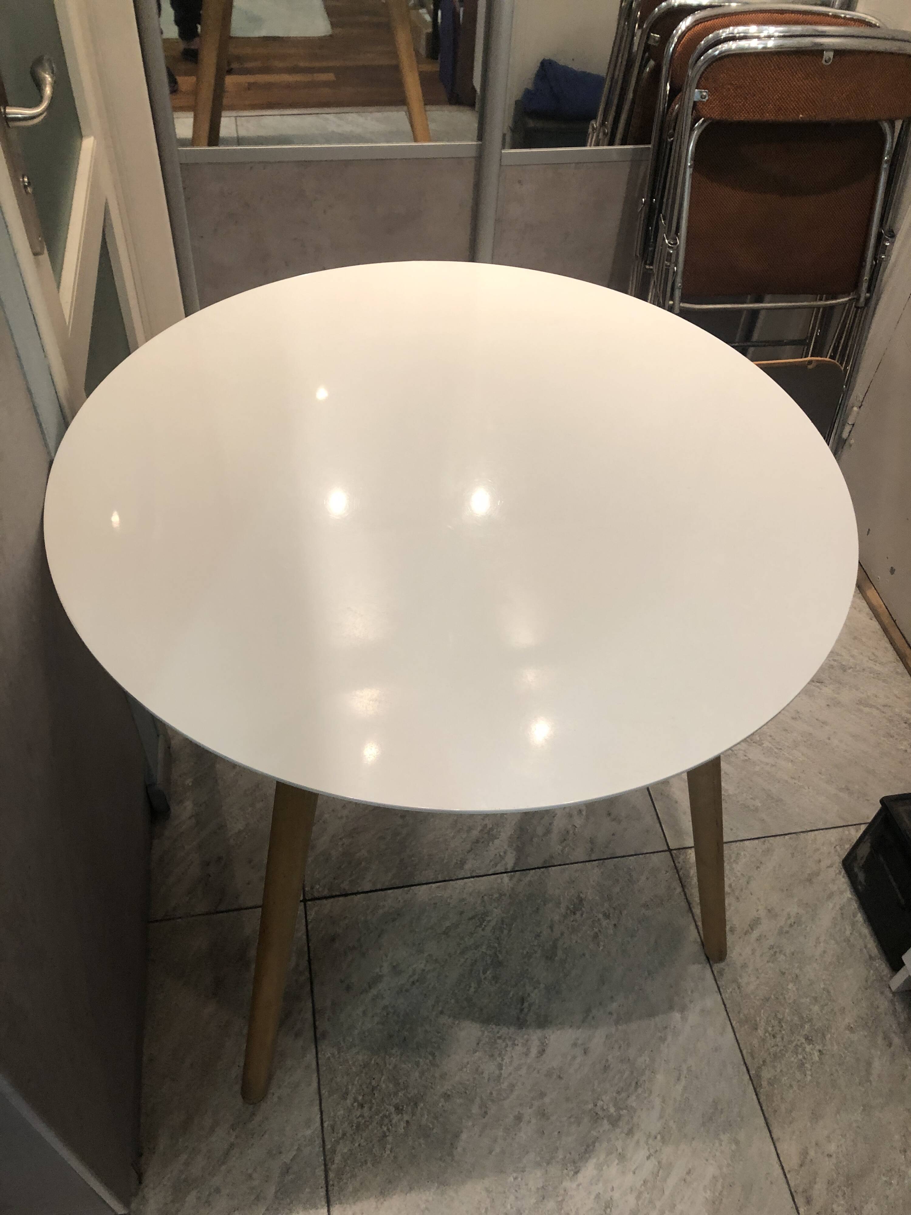 Scandinavian table style