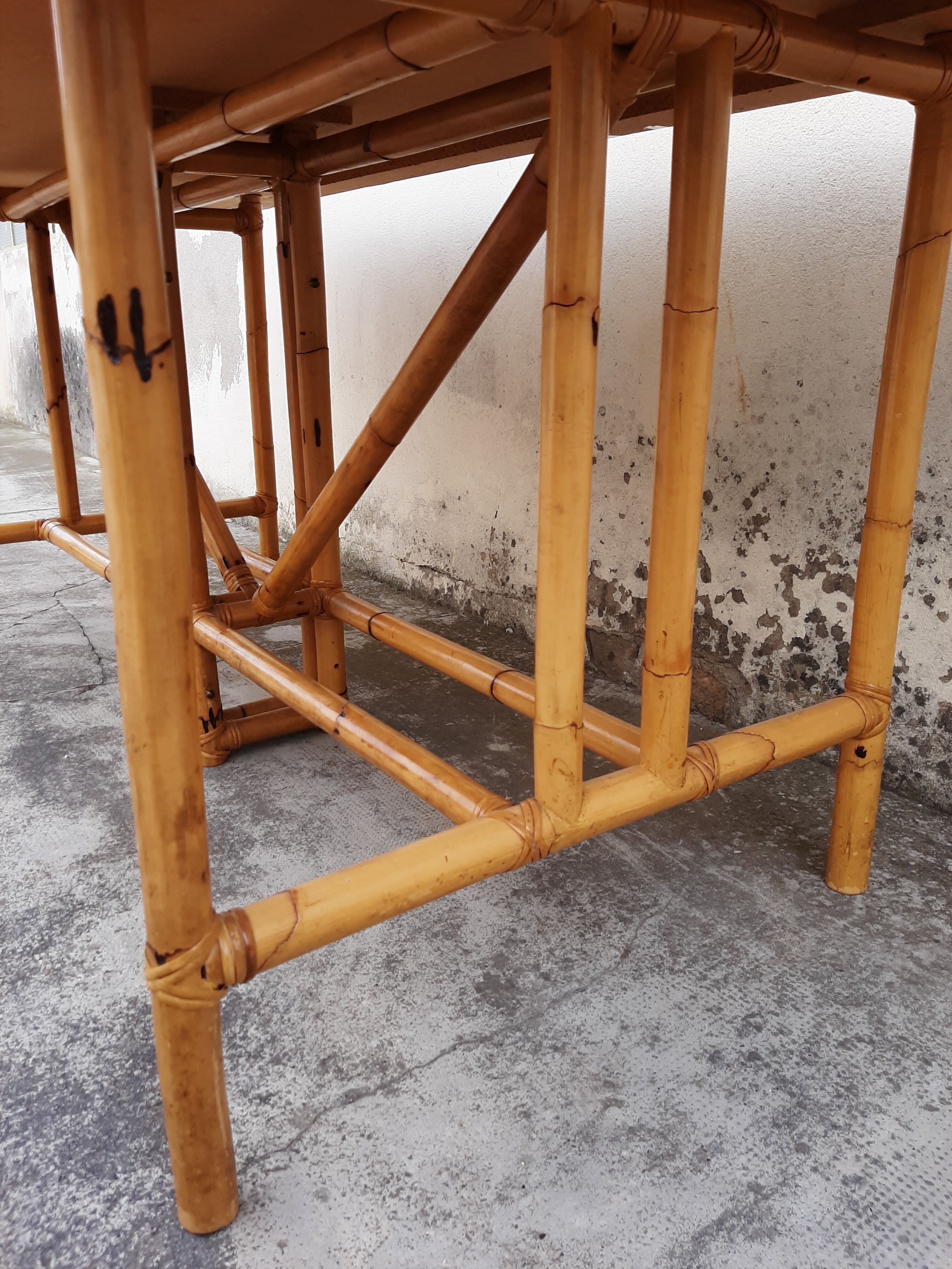 Table de salle à manger en rotin années 50