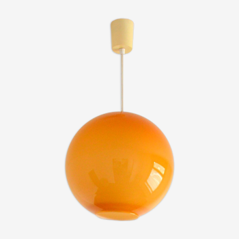 Suspension opaline orangé design vintage 1970