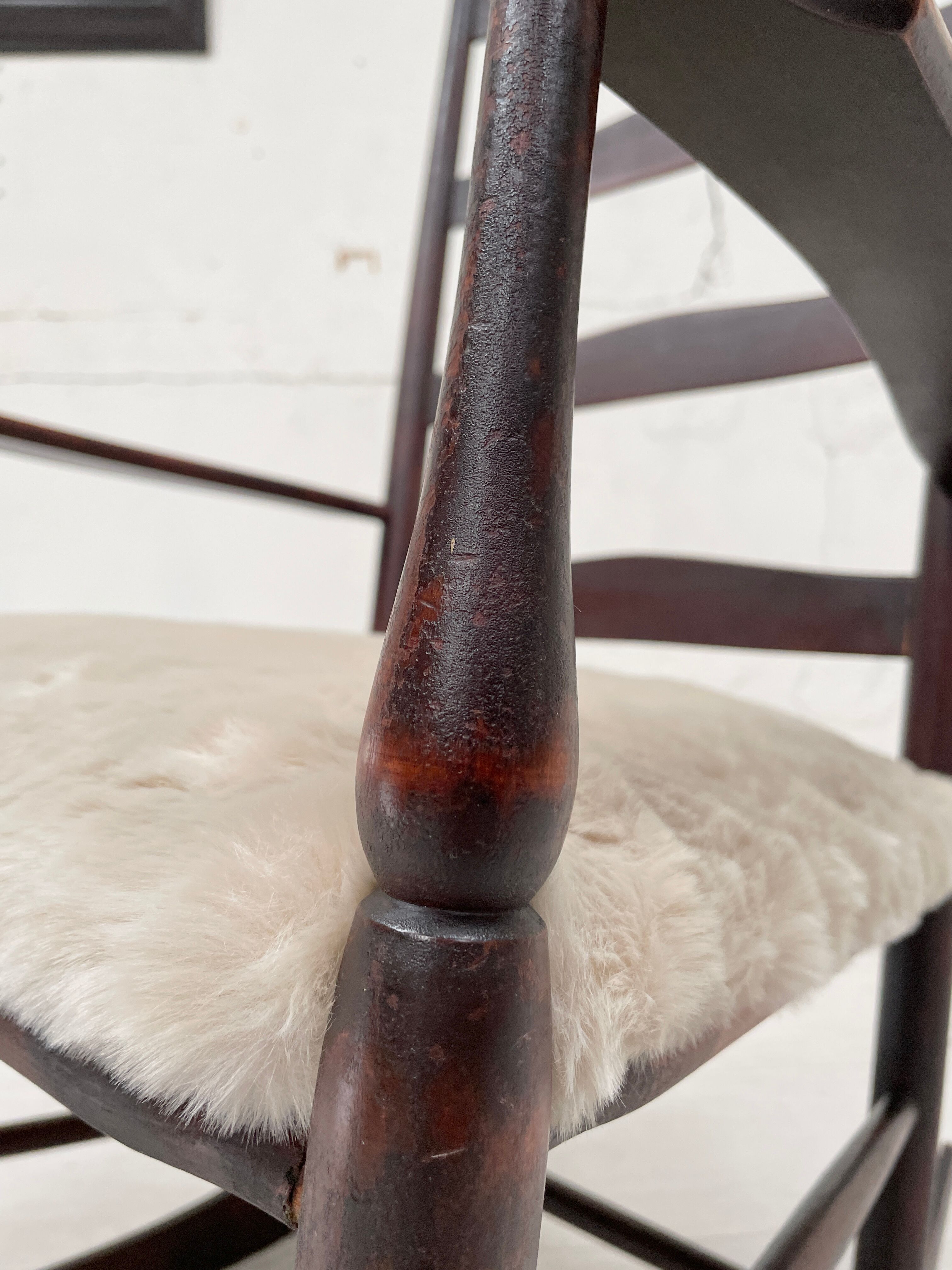 Rocking chair shaker