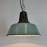 Lampe d'usine industrielle en émail à pétrole avec dessus en fonte, années 1960