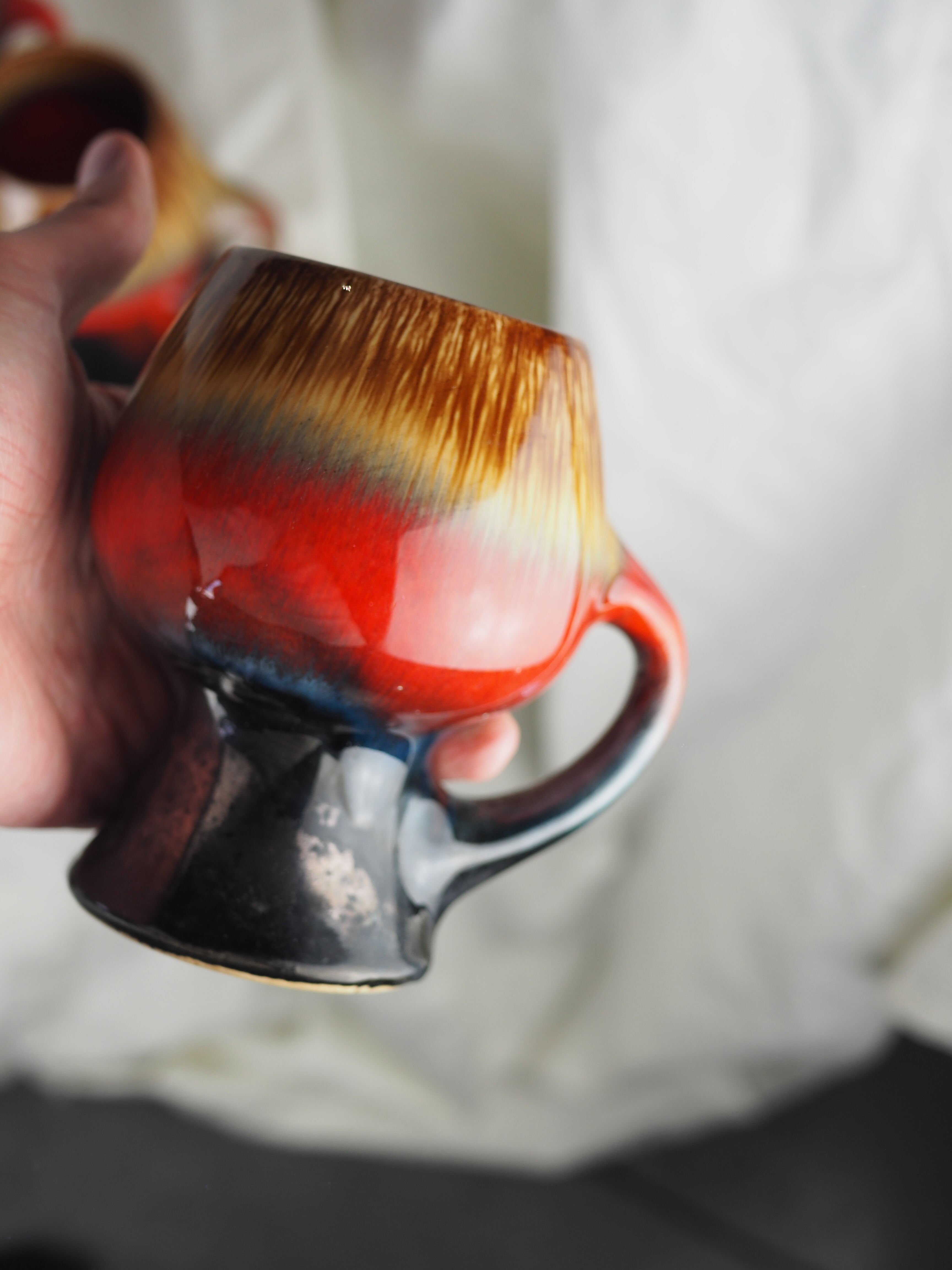 Seven large brown, black and red volcanic free-form mugs - Vallauris, Fat lava - 60s / 70s