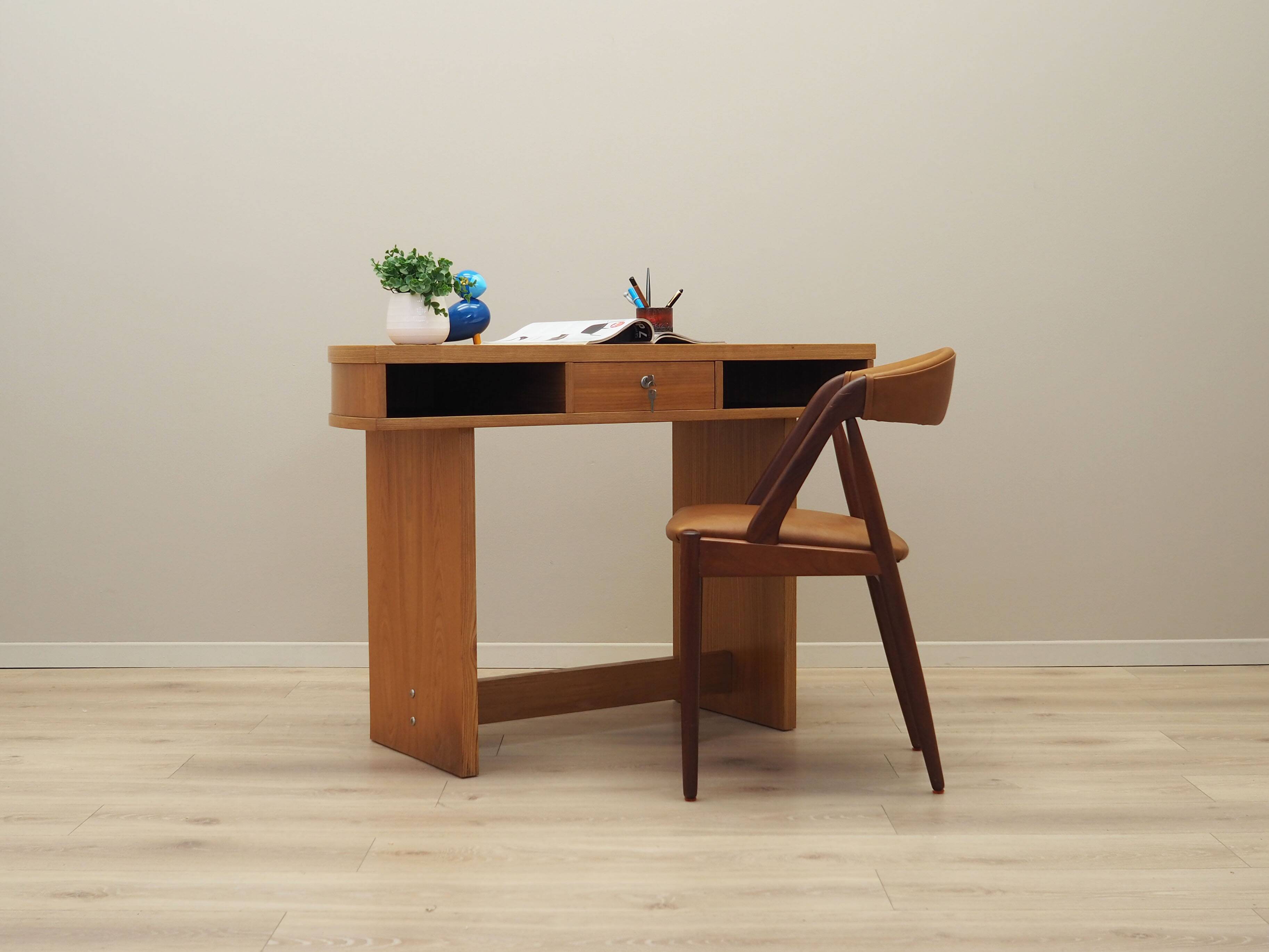 Oak desk, Italian design, 1970s, production: Italy
