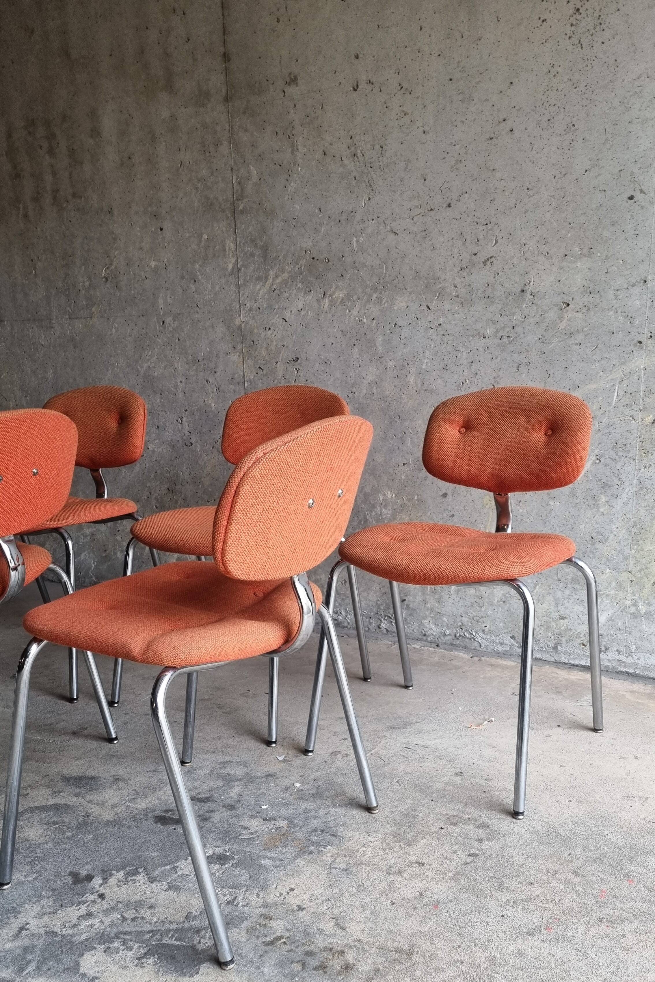 Set of 5 steelcase strafor chairs