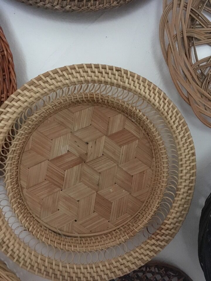 Wall composition of 8 baskets and wicker trays.