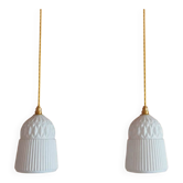 Paire de suspensions en verre blanc vintage