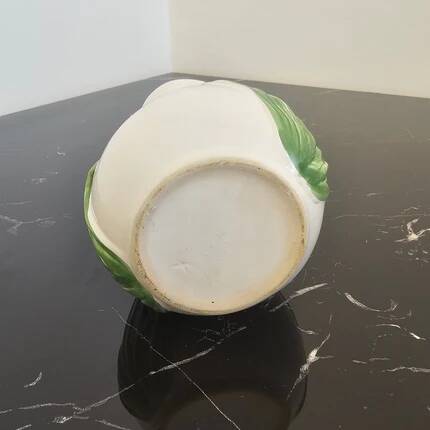 Vase in slipware with Arum flowers
