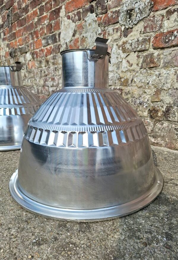 3 suspensions industrielles vintage, luminaires anciens d’atelier