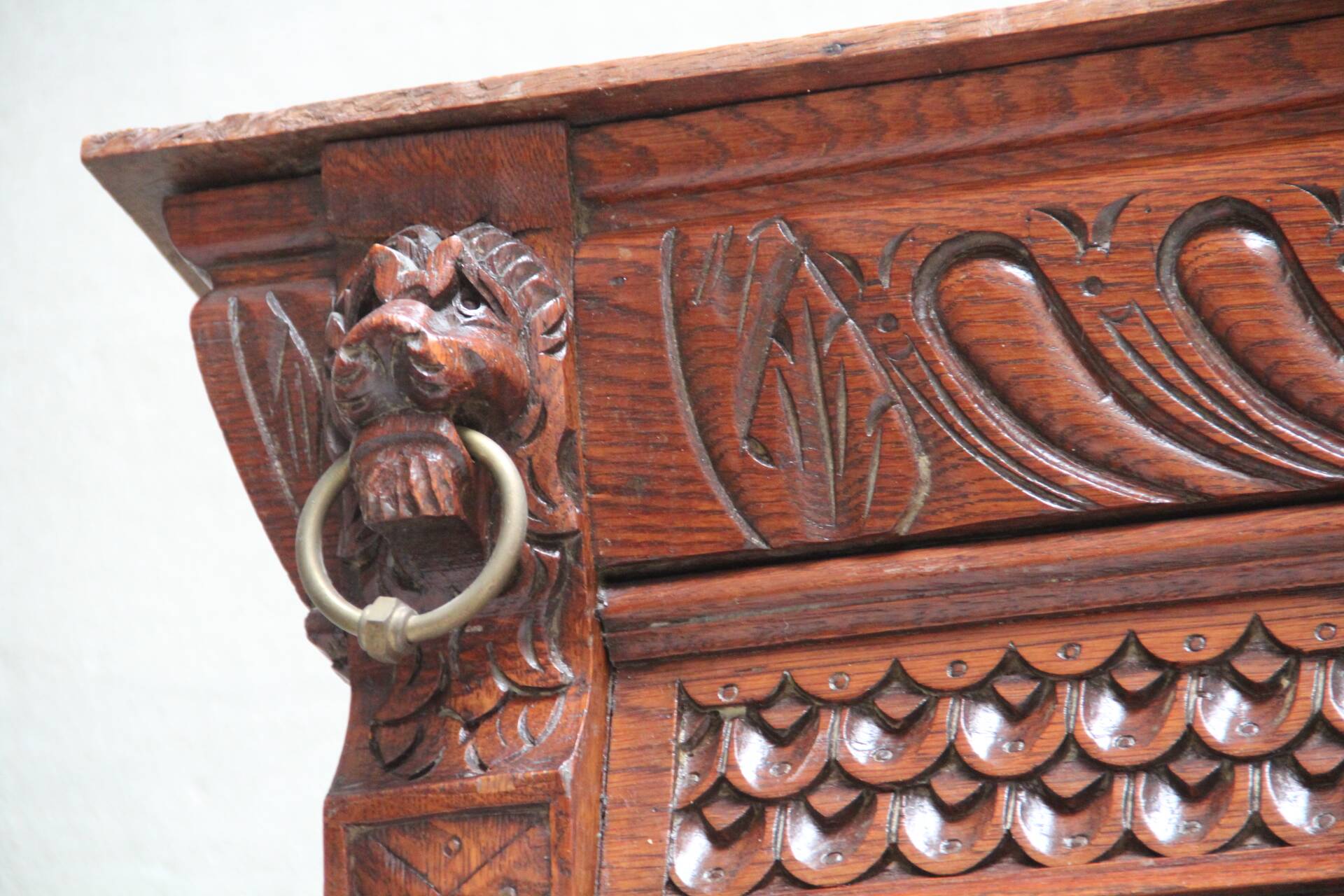 Imposing Neo-Renaissance oak sideboard, late 19th century.