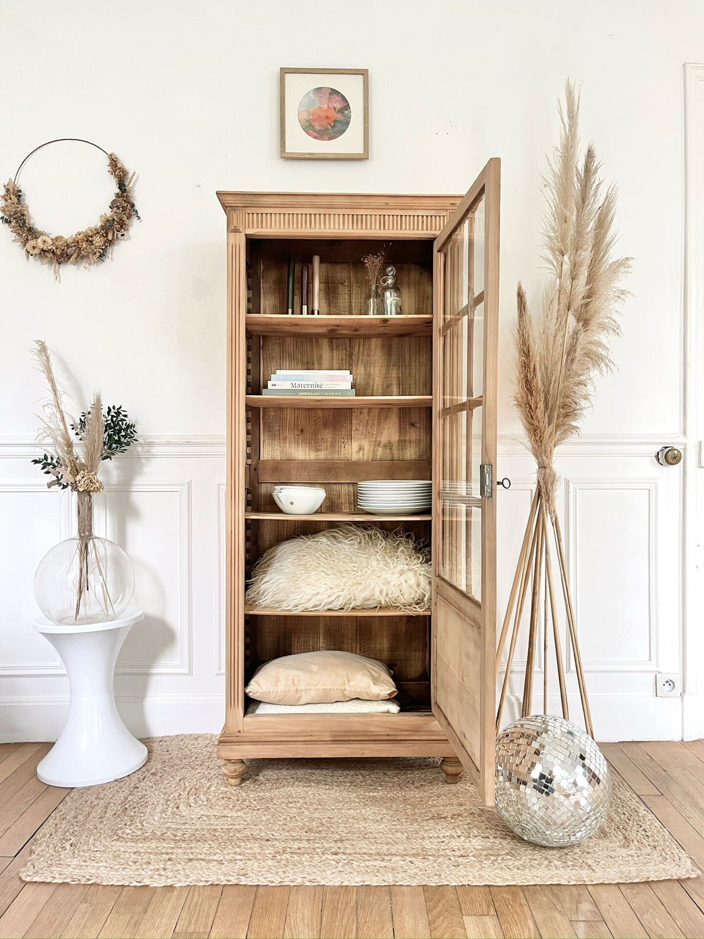 Armoire vitrée parisienne