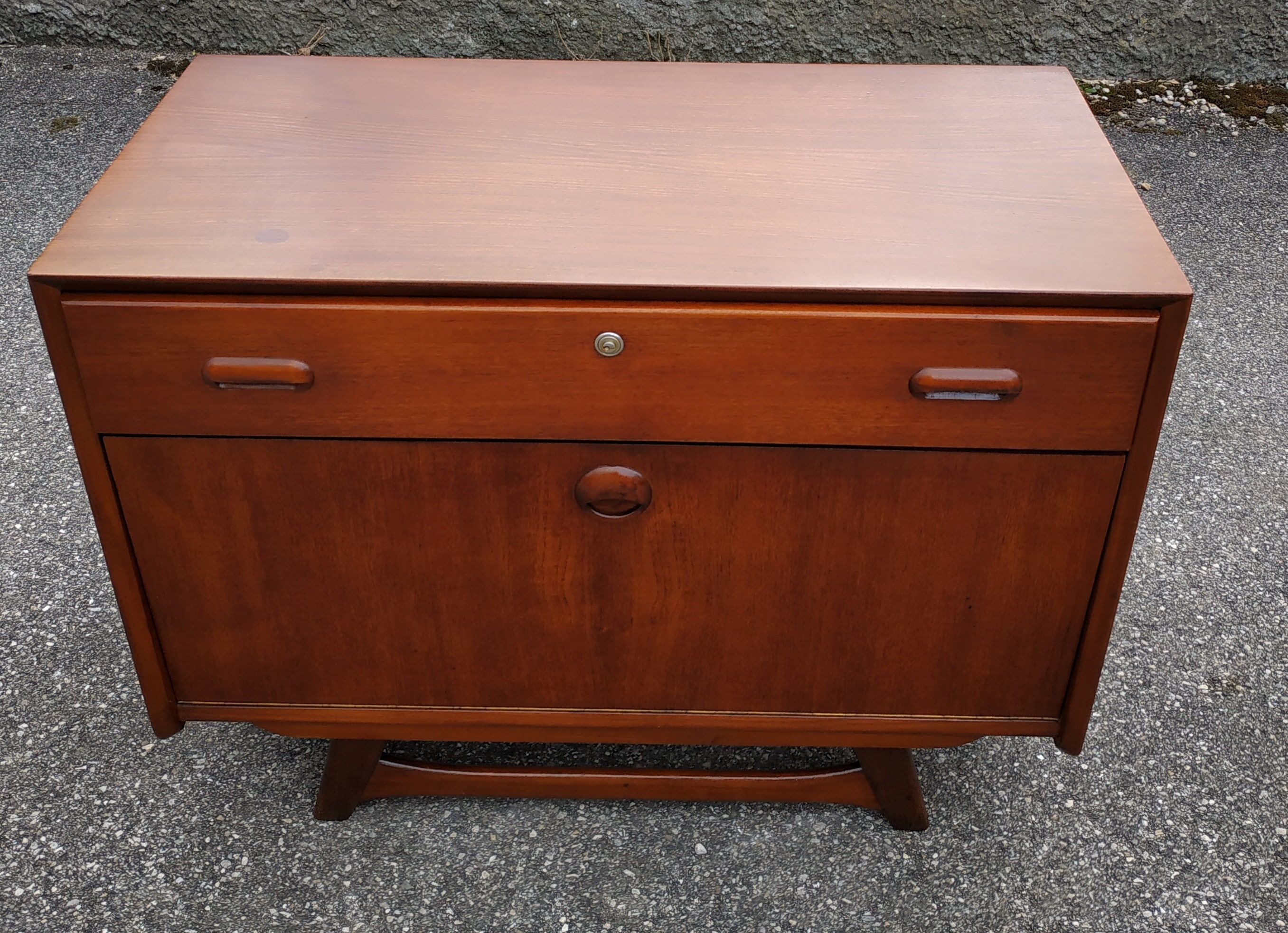 Commode scandinave par Louis van Teeffelen 1960