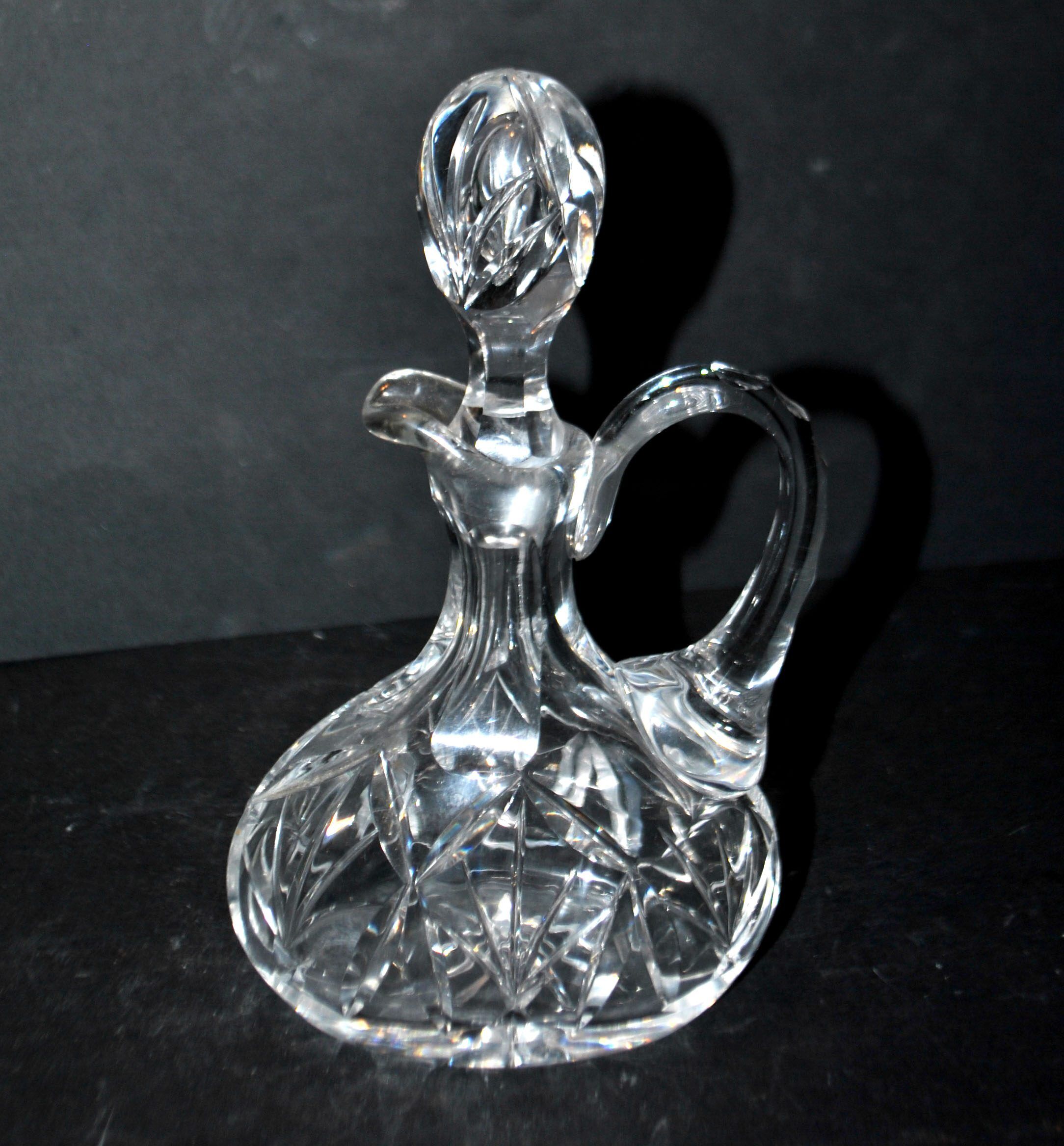 Carafe cannette aiguière liqueur / huile en cristal de Bohème taillé H18cm