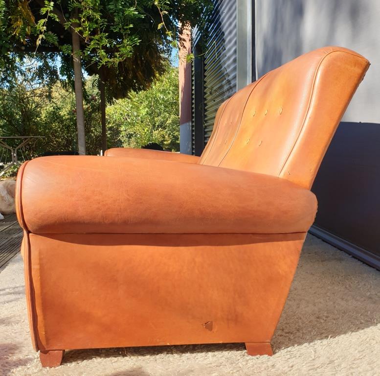 Sofa club leather 3 places buttoned back finish studded and velvet