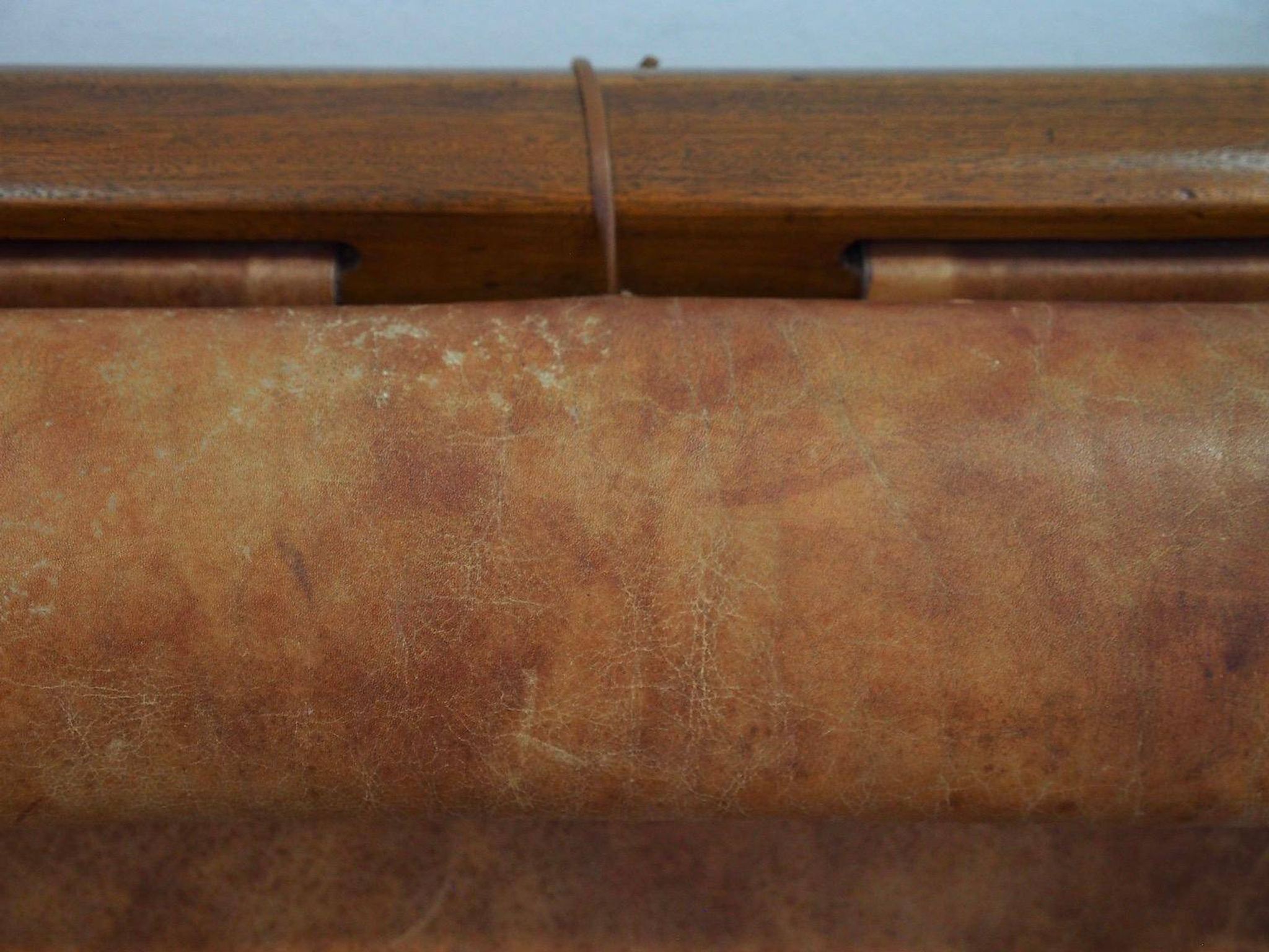 20th-century leather and Brazilian hardwood sofa, Brown