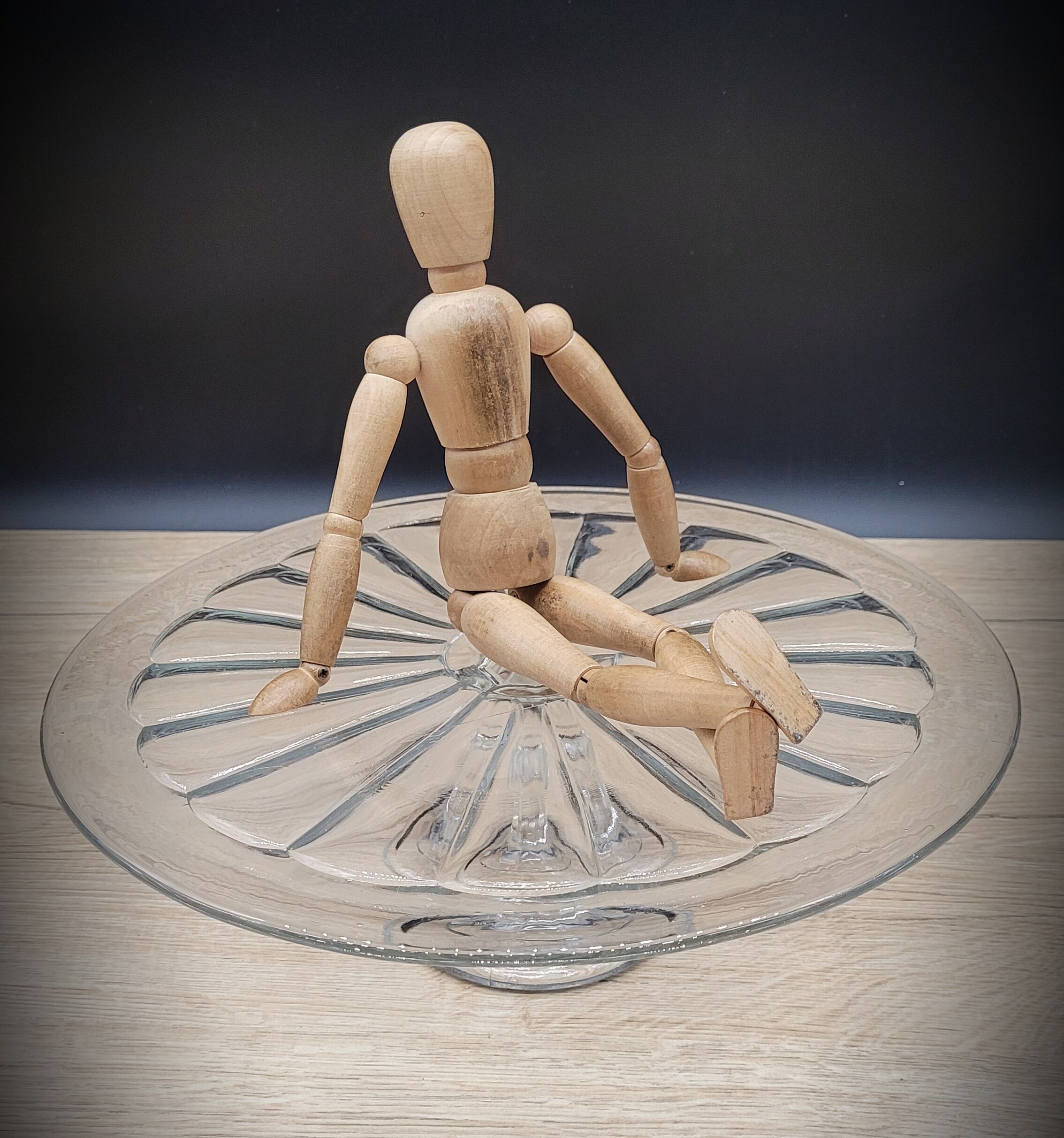 Standing dish for cake or pie