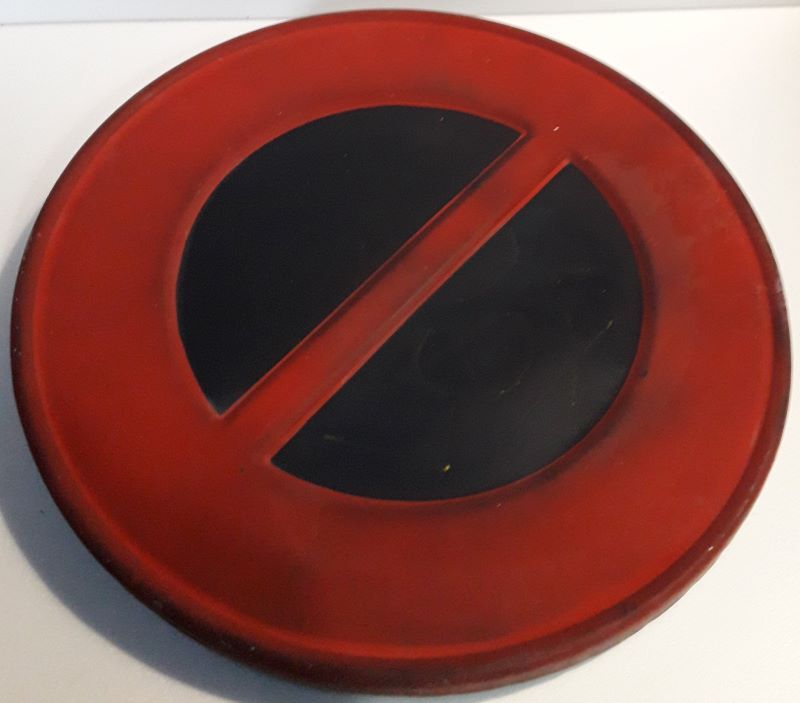 Anciens panneaux de signalisation Interdiction de Stationner