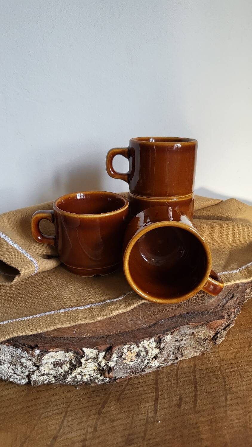 Set of 4 brown ceramic mugs