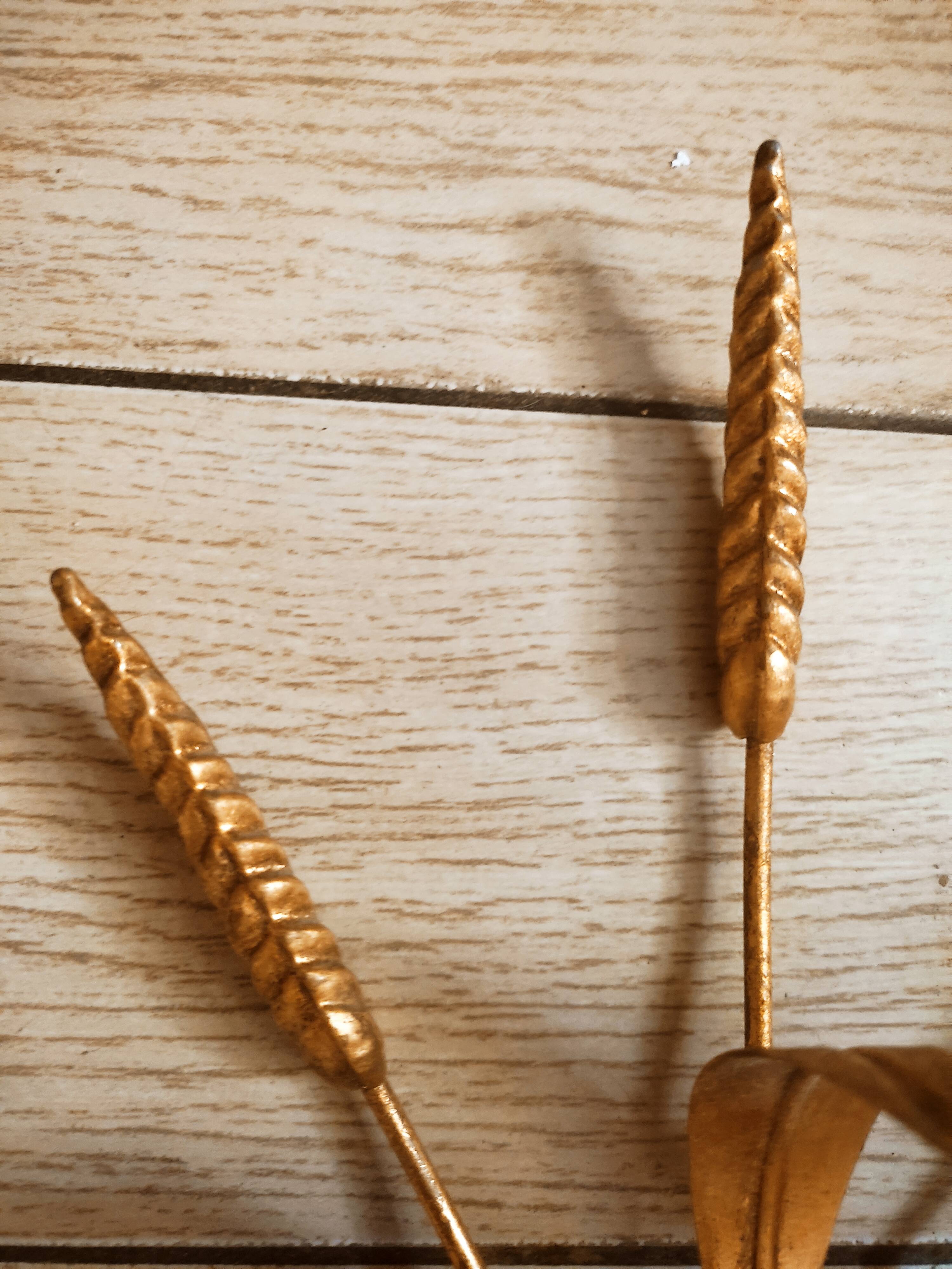 Double wall lamp in golden metal ears of wheat