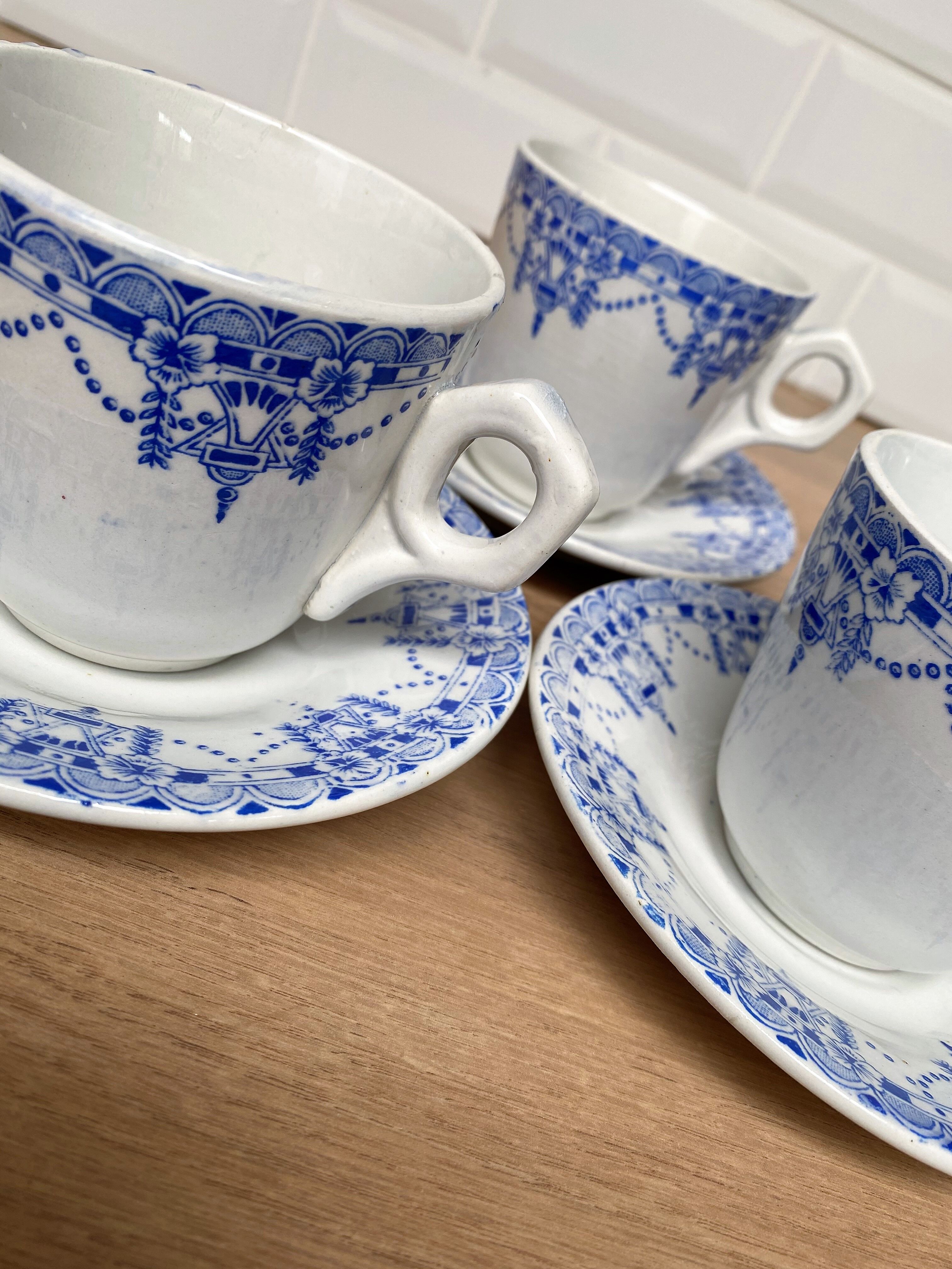 Set of 3 tea cups and their earthenware cups
