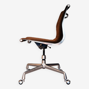 Eames Soft pad EA106 chair, Herman Miller edition 1970