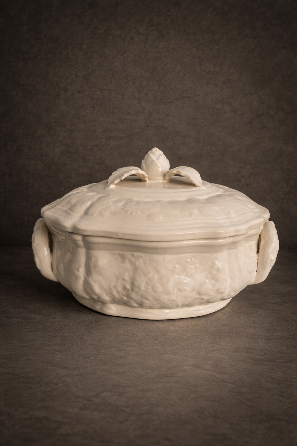 Antique soup tureen in faience, Pont-aux-Choux style.