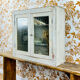Vitrine vintage en bois et verre martelé