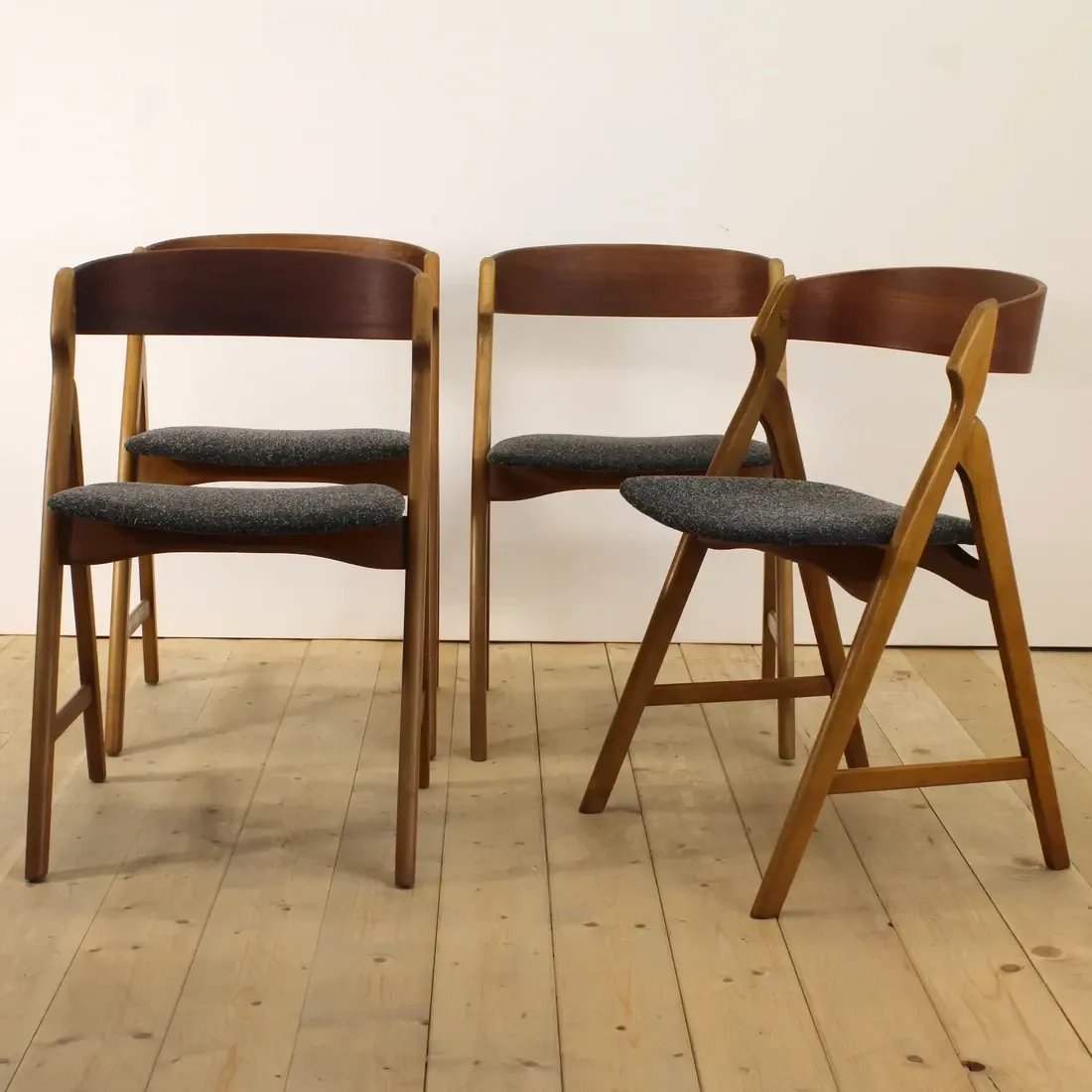 Set of 4 chairs model 1255 by Kjaernulf, 1960s.