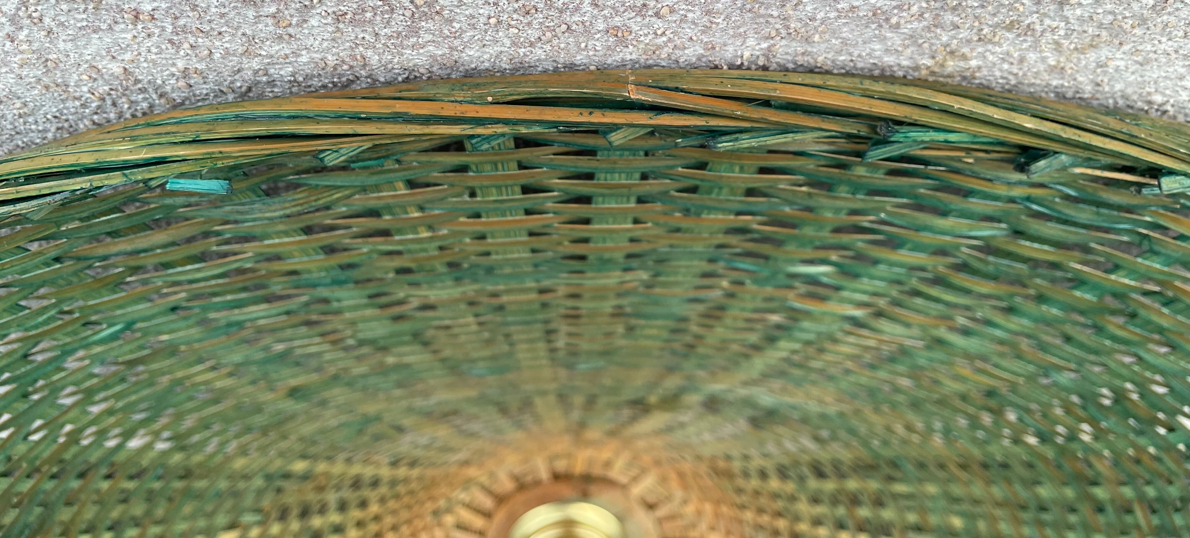 Suspension in green braided rattan