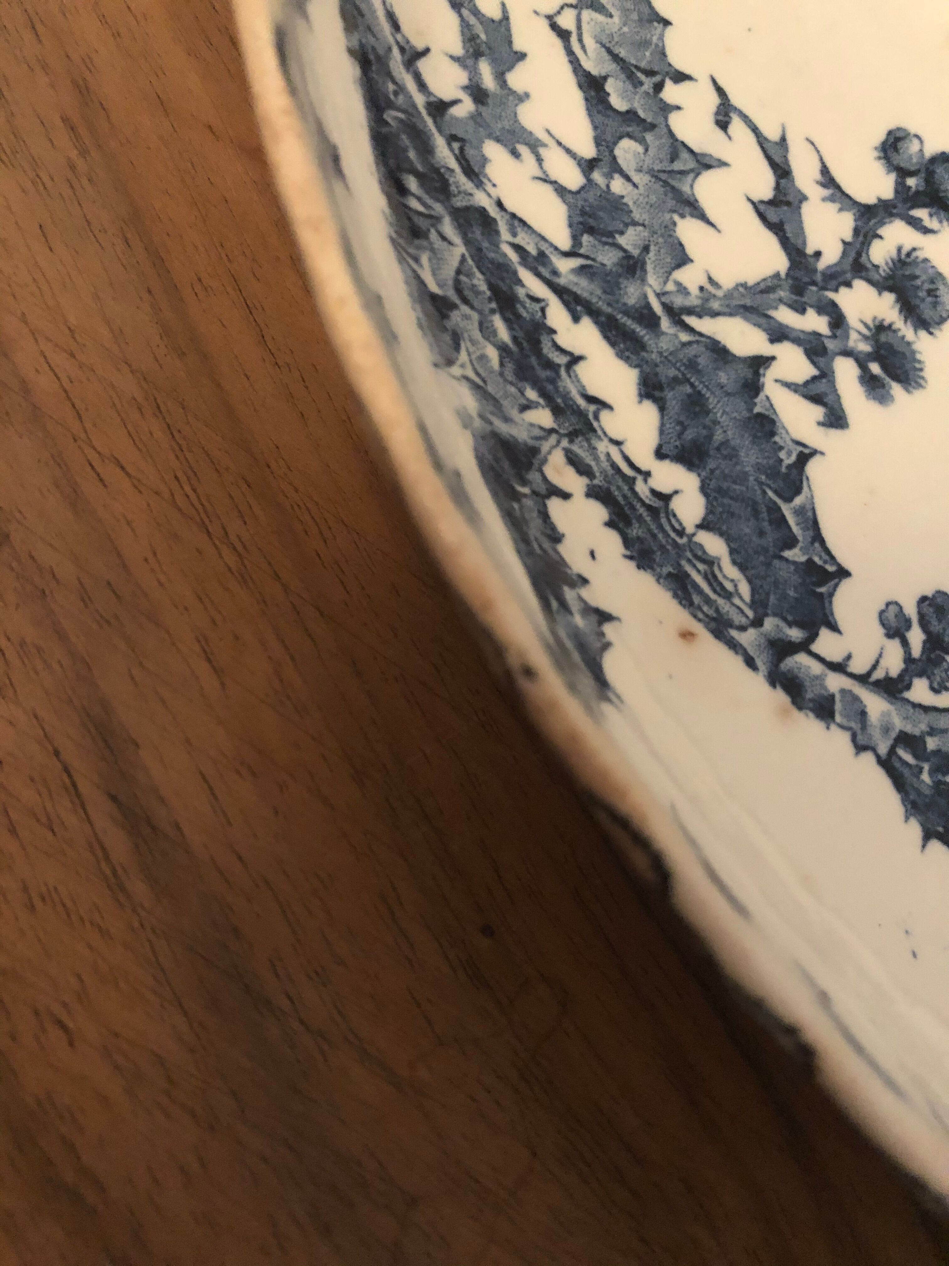 Gien Thistle model ceramic dish