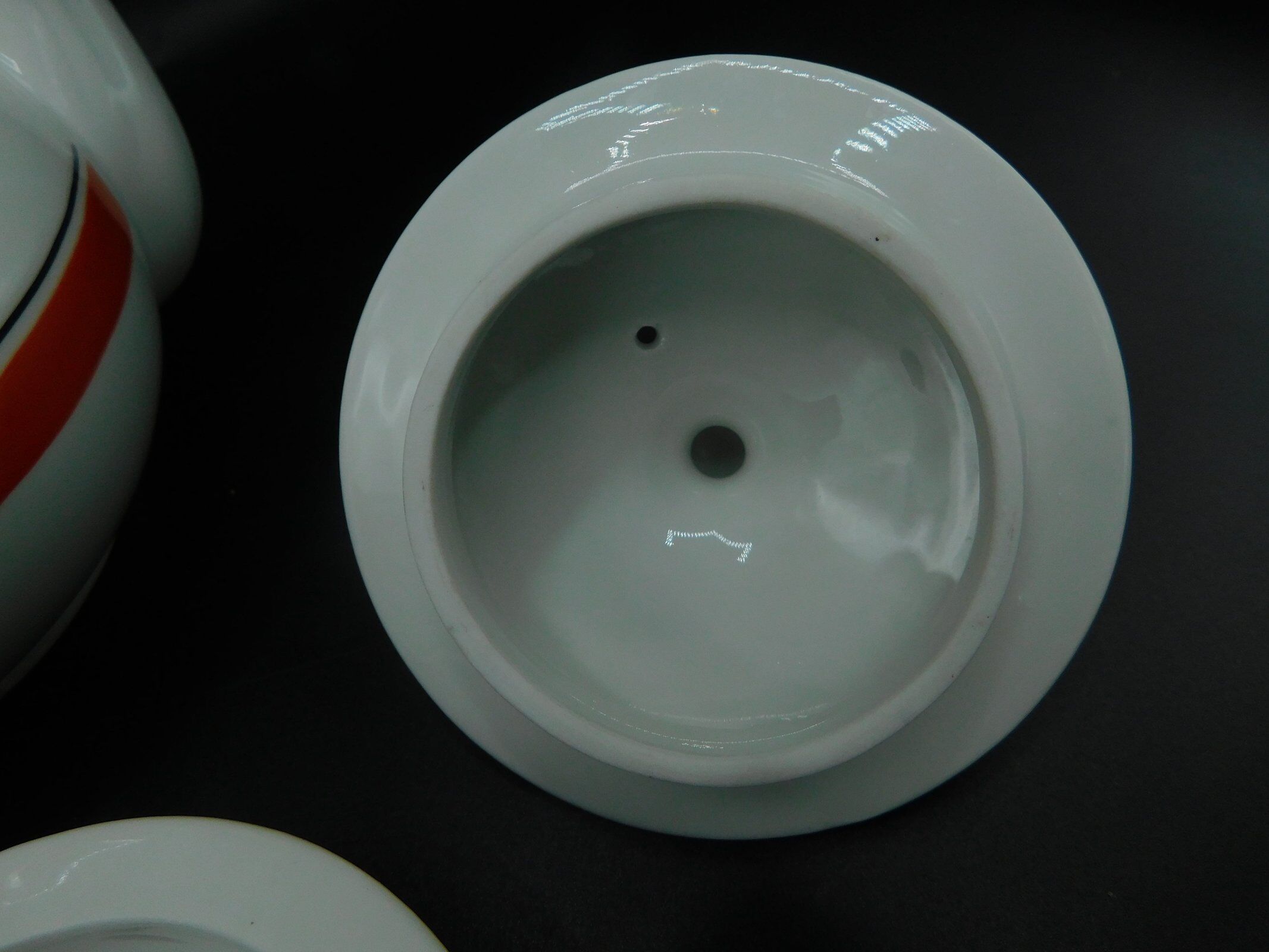 White and orange Pillivuyt tisanière