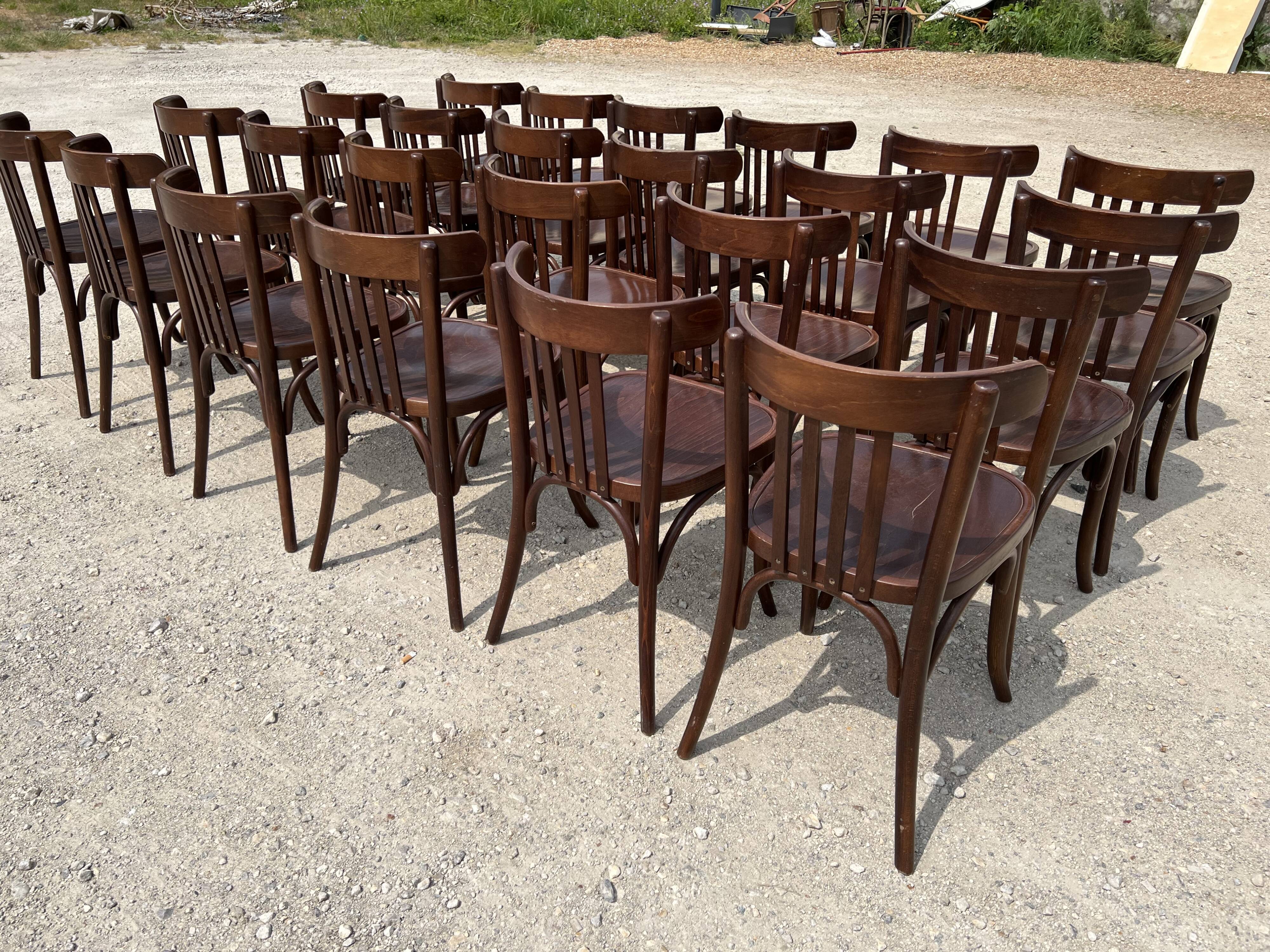 Set of 17 bistro chairs with bars