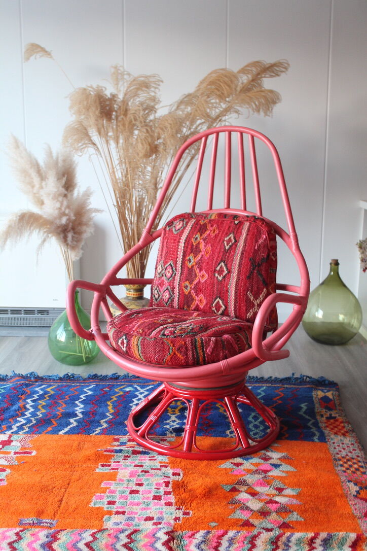 Restored vintage 70s armchair with custom-made Moroccan cushions, pink and red armchair