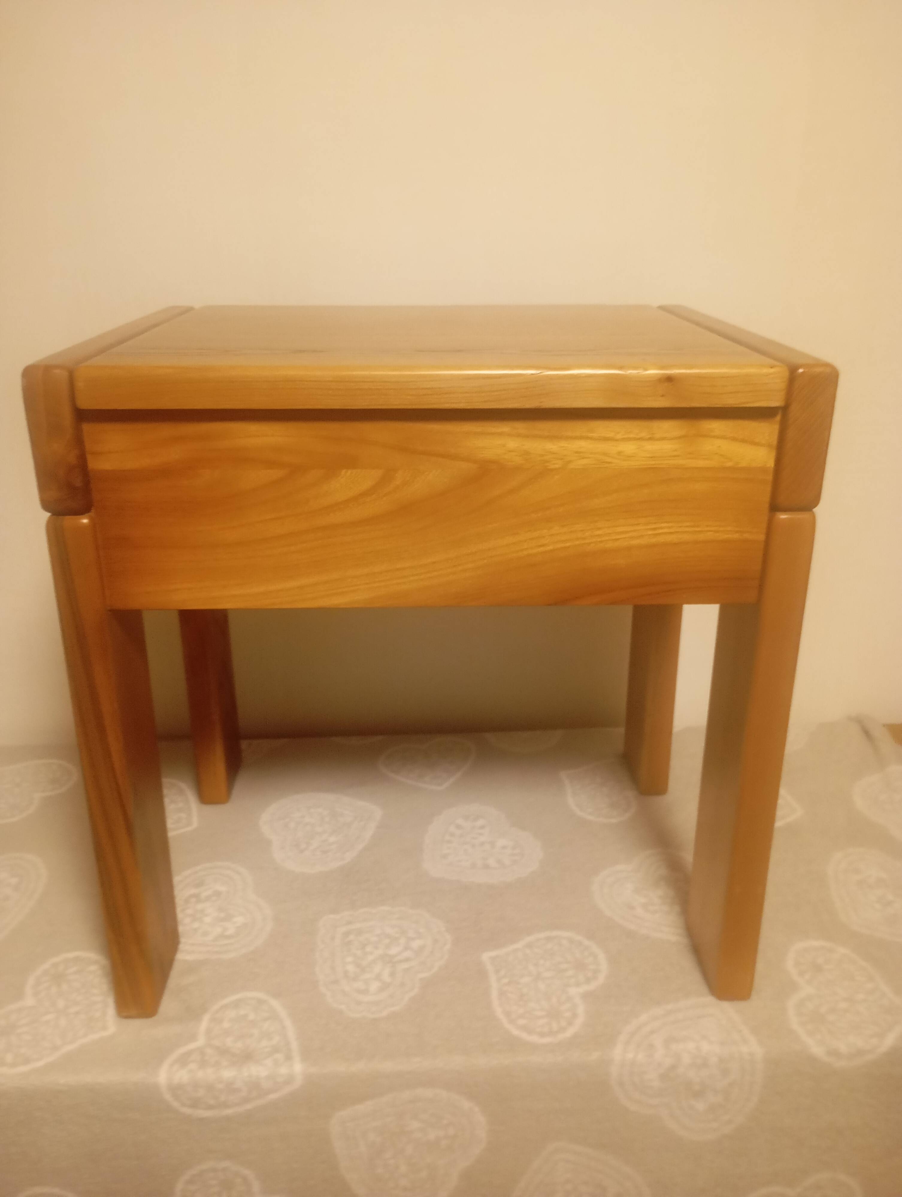 Regain bedside table in solid elm