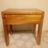 Regain bedside table in solid elm