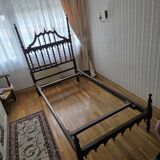 Paire de lits en bois sculpté