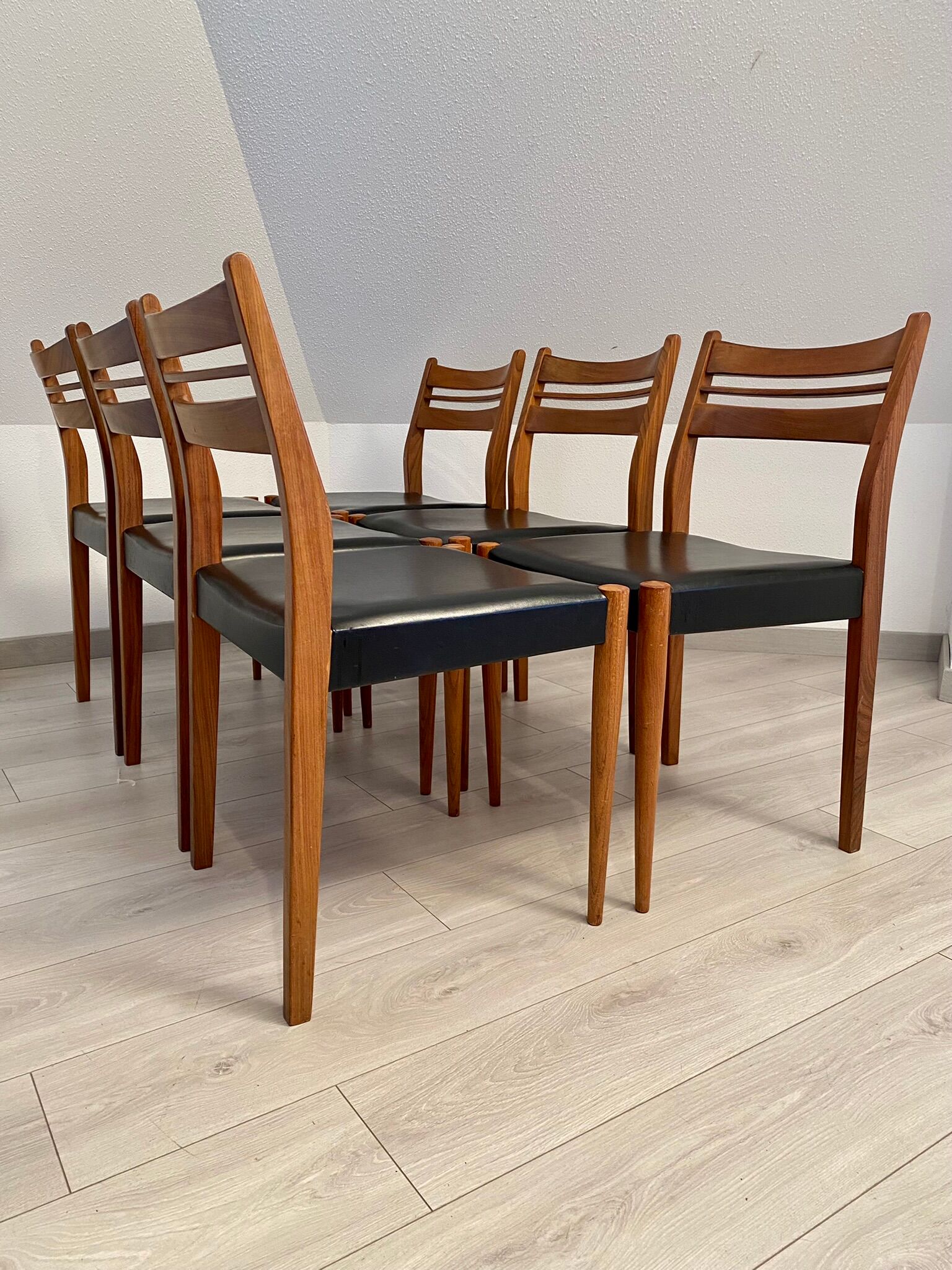 Lot 6 Scandinavian chairs year 60/70 beech and imitation leather