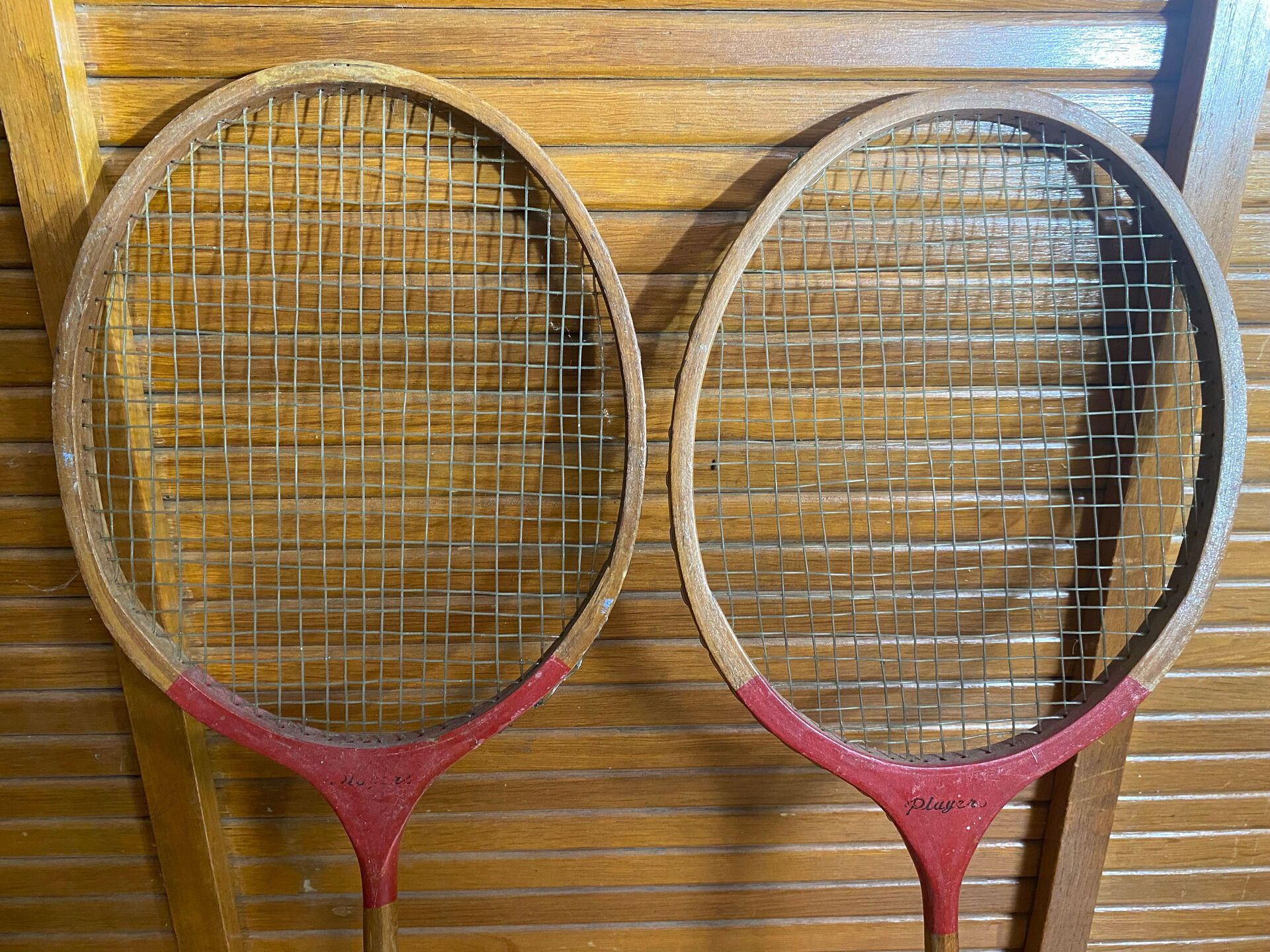 Paire raquette ancienne badminton player bois vintage