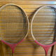 Paire raquette ancienne badminton player bois vintage