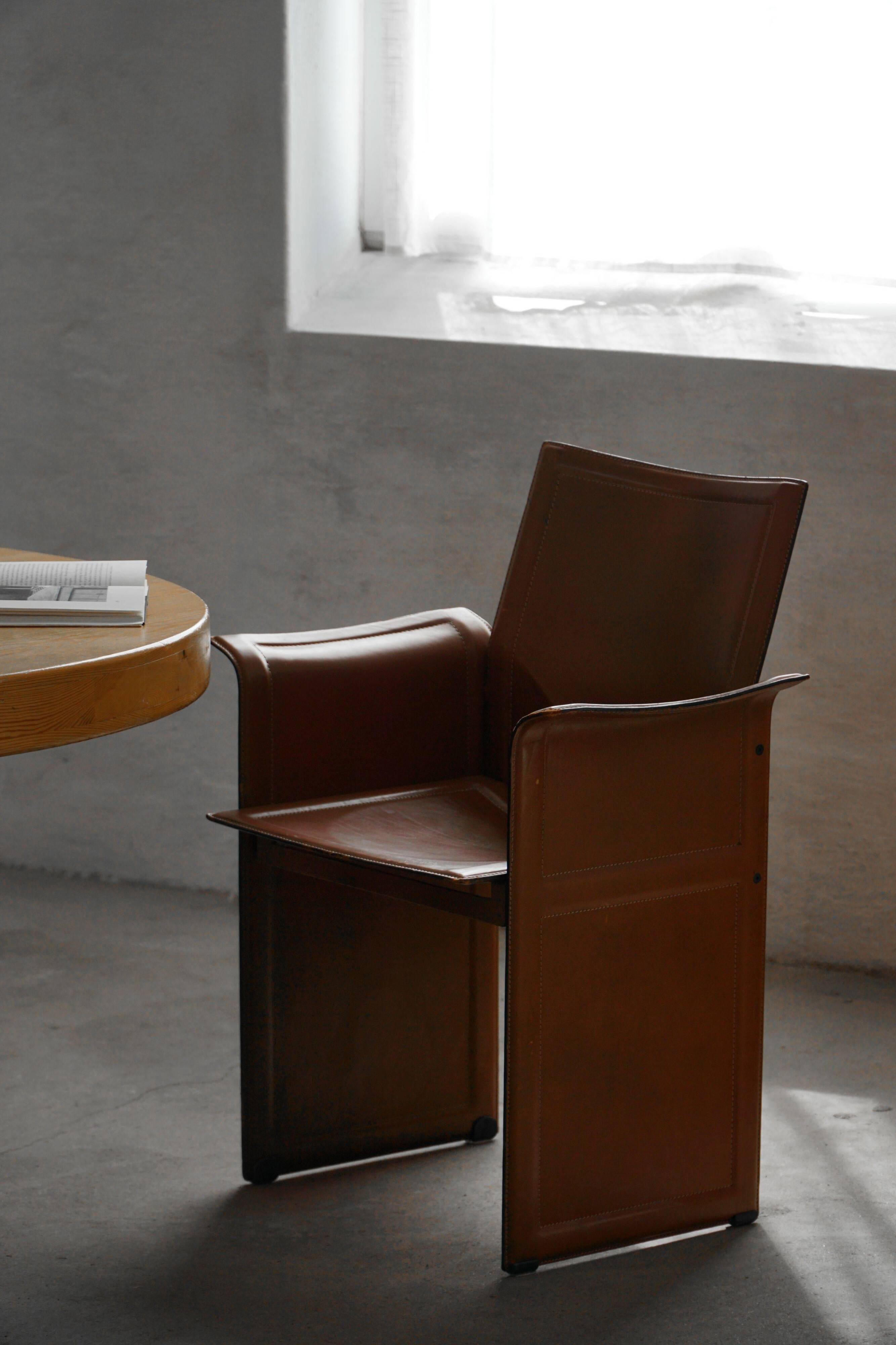 Ensemble de 4 fauteuils en cuir marron/rouge, Tito Agnoli, moderne italien, années 1970